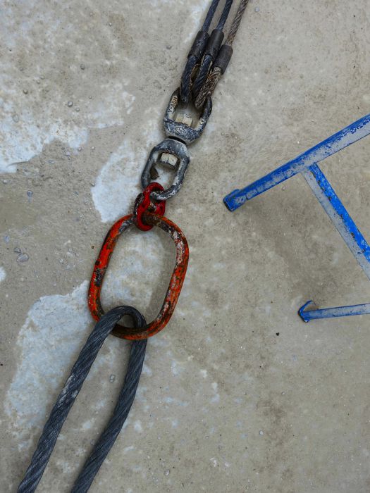 Ausschnitt mit aller Art Werkzeugen aus einem Steinbruch in Carrara in Farbe, Fotografie Thomas Pfister