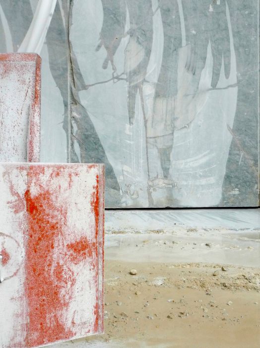 Ausschnitt mit aller Art Werkzeugen aus einem Steinbruch in Carrara in Farbe, Fotografie Thomas Pfister